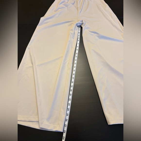 Halara V Neck Sleeveless Ruched Pocket Jumpsuit Easy Peezy size medium NWOT - Picture 14 of 14